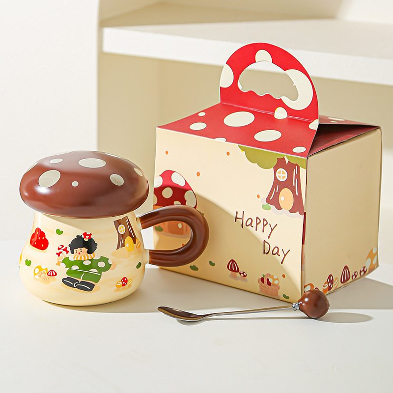 Hongo chica taza de alto valor facial acompañante regalo encantador taza de cerámica de dibujos animados con tapa de gran capacidad taza de agua potable