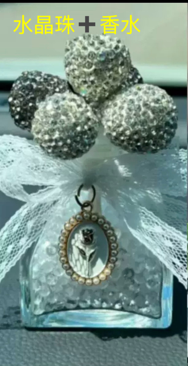 Balón de confesión a cuadros negros y blancos, otras resinas simples de belleza