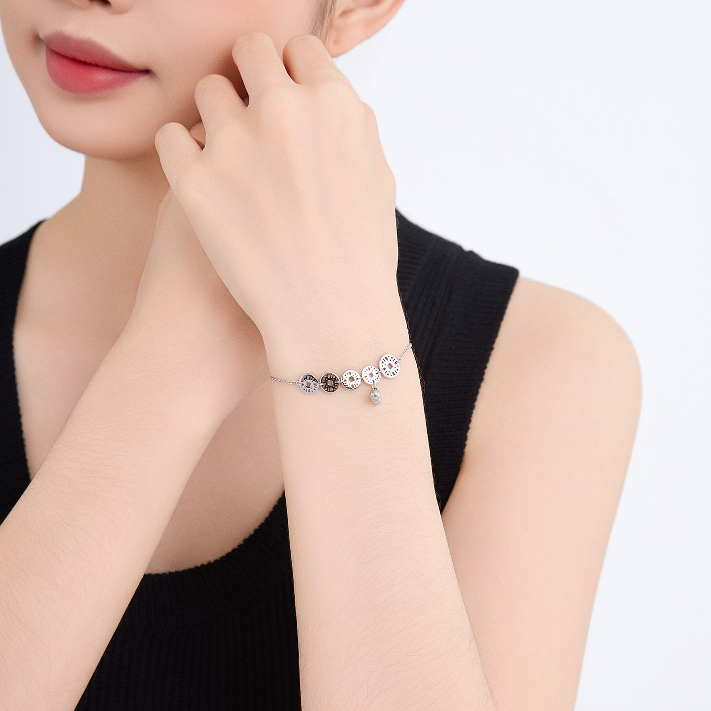Xuping acero inoxidable geométrico redondo moneda de cobre pulsera bolas fresa nicho personalidad ganchos de langosta joyas al por mayor mujeres