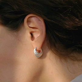 项链;耳环;耳钉