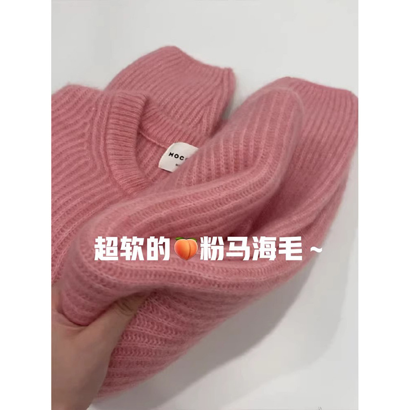 アライグマの丸首のセーターの女性の秋冬の中に小さい子の頭のニットの服を掛けてゆったりとしています。|undefined
