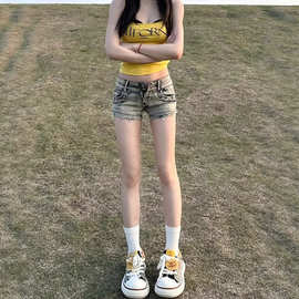 柳丁美式辣妹显瘦高腰牛仔超短裤夏季新款设计铆钉修身裤子热裤