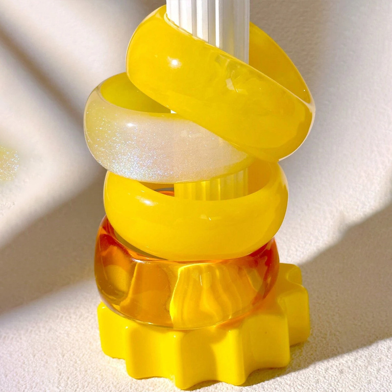Lemon Yellow Water Corrugated Round Resin Bracelet Simple Geometric Opaque Glitter Shiny Resin Bracelet Lemon Yellow Water Corrugated Round Resin Bracelet Simple Geometric Opaque Glitter Shiny Resin Bracelet