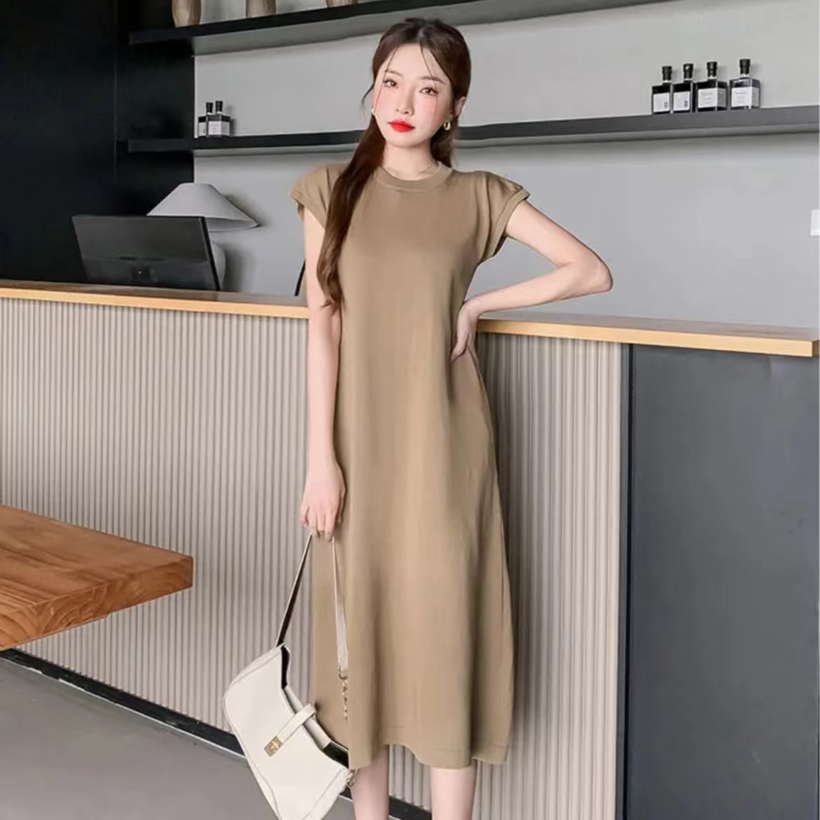 Gaun warna khaki / M