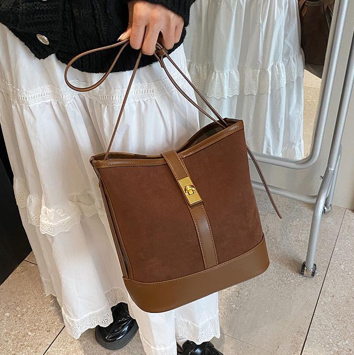 Casual cascada bolso de brazo para mujeres 2024 nuevo estilo coreano retro tendencia bolso de cubo de alta calidad bolso de hombro de viaje