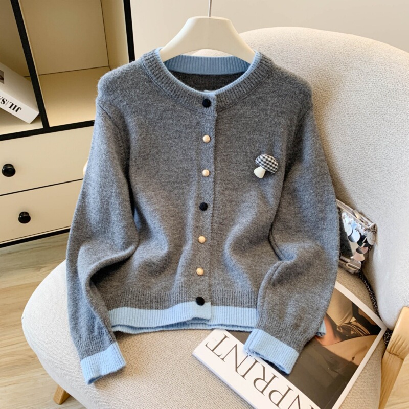 Stylish and fashionable color-blocked sweater coat for plus-size women, slimming effect, large size, spring and autumn, short knit cardigan