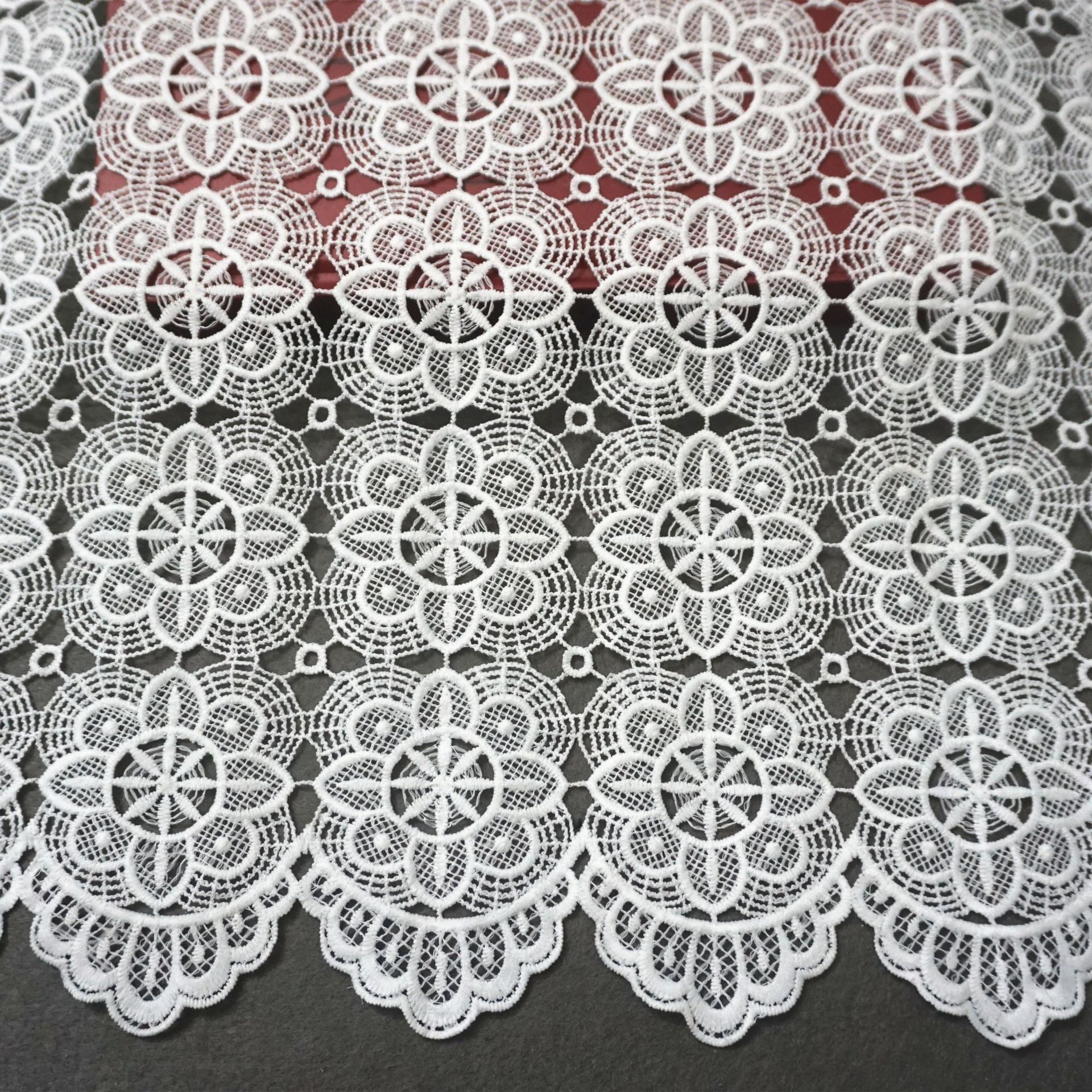 花水溶满幅牛奶丝白色蕾丝花边 涤纶丝刺绣花边 现货