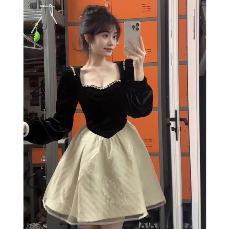 Early Spring Age-Reducing Fluffy Princess Dress with Niche Design and Beautiful Hepburn Style Black Velvet Dress for Women