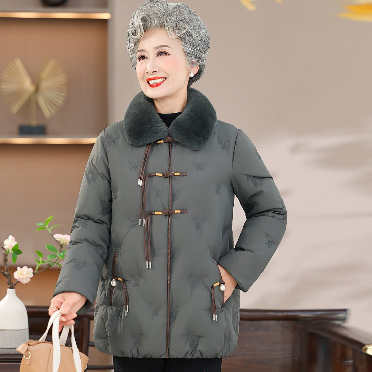 Средний и пожилой пуховик бабушки 2024 новый зимний толстый пальто мама