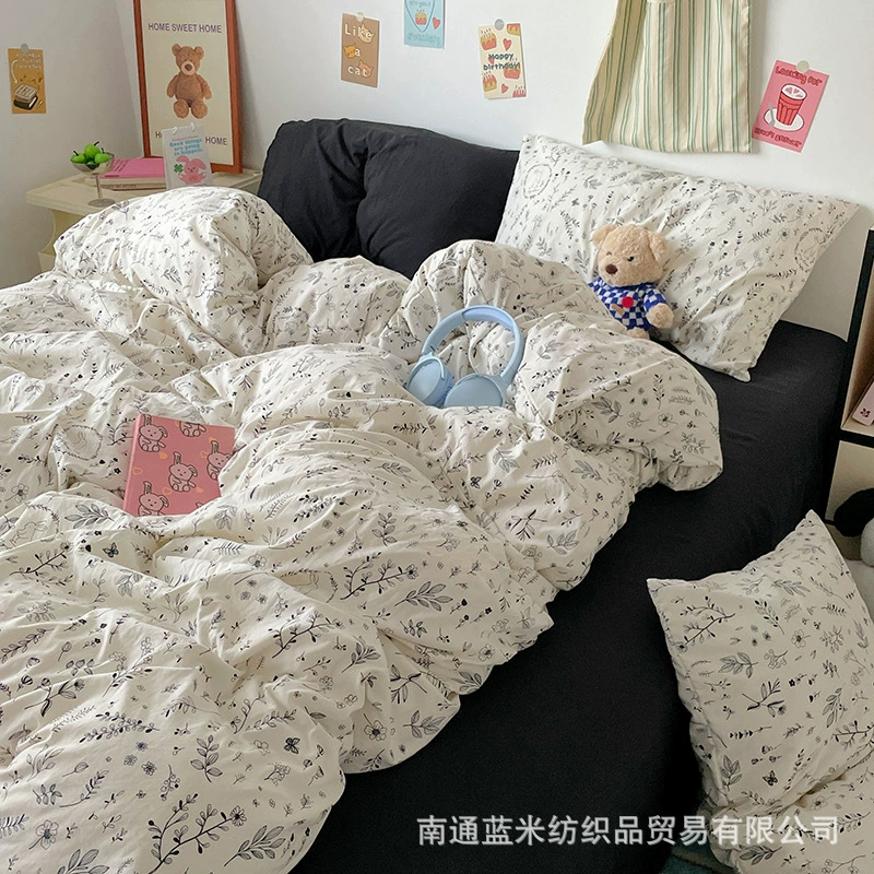 Набор простыней (Hello Kitty) 3–4 предмета, разные принты, размеры 150/180/200/120/150 см