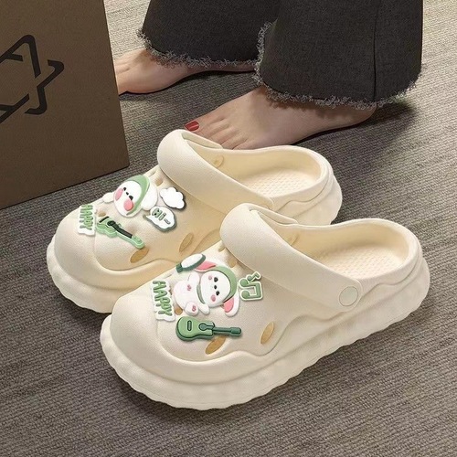 New High-Quality, Comfortable, and Stylish Holes Shoes for Women, Summer Outdoor Wear, Fashionable Non-Slip Beach Slippers for Women