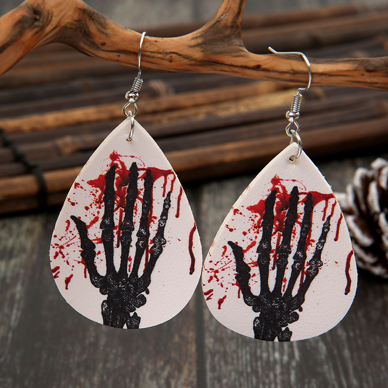 Pendientes De Cuero De Impresión A Doble Cara Con Manchas De Sangre De Palma De Halloween Al Por Mayor Nihaojewelry display picture 3