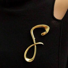 时尚金属字母复古胸针高档女设计感小众别针气质奢华西装胸花配饰
