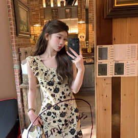 黎明黑玫瑰限定印花小飞袖连衣裙女2025夏季新款气质显瘦方领长裙