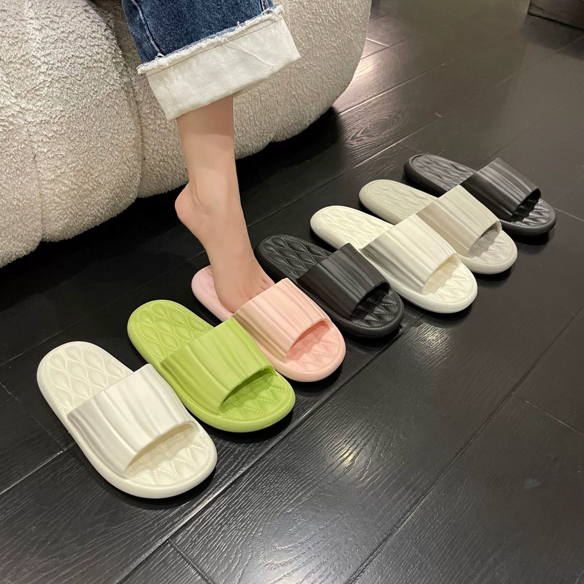Женские Новые легкие однотонные простые тапочки с навозом из ЭВА, домашняя и ванная комната, Нескользящие сандалии с мягкой подошвой