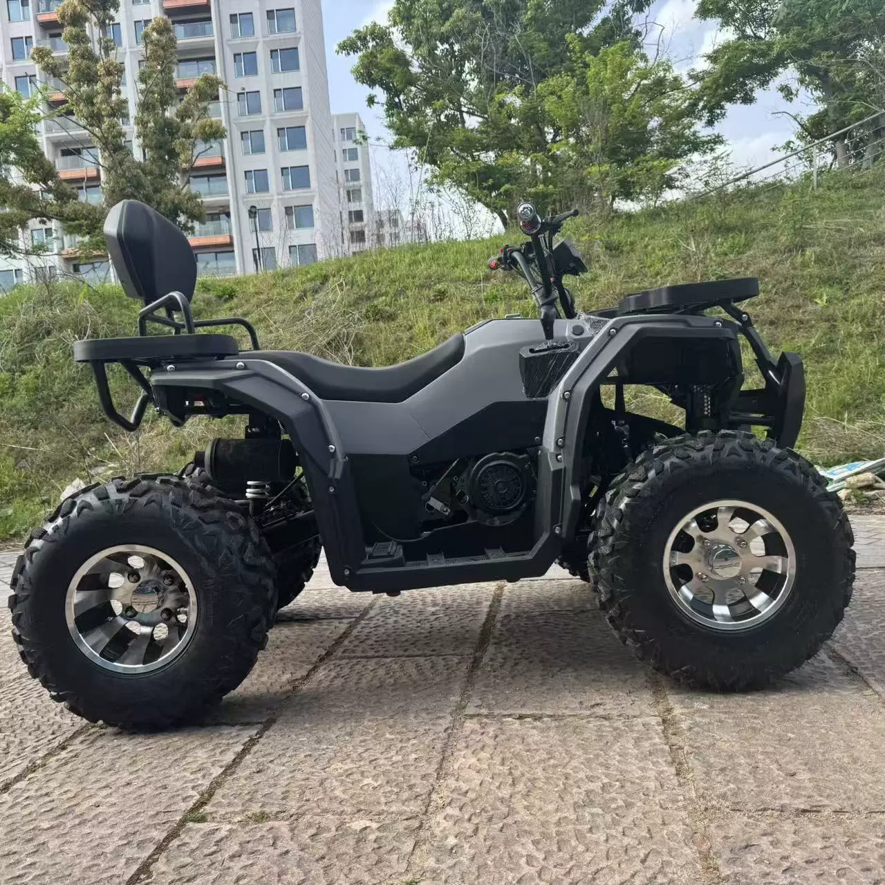 Автоматический четырёхколёсный ATV, вседорожный, с валом‑приводом, для горного внедорожья
