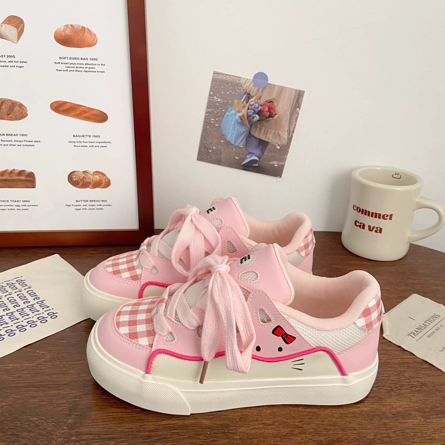 Розовая толстая подошва хлебная обувь женская мультфильм весна 2025 новый стиль chic нишевые дизайн милые студенческие спортивные кроссовки