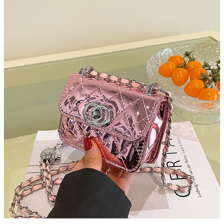Cross-border wholesale women's bag new patent leather bright face small square bag rhombus embroidery thread small fragrance chain messenger bag mouth red envelope Cross-border wholesale women's bag new patent leather bright face small square bag rhombus embroidery thread small fragrance chain messenger bag mouth red envelope