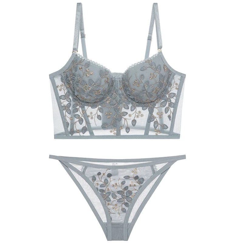 French Intimates, Feminine Palace Style, Luxurious Embroidered Lace Intimates, Suspenders, Big Breasts, Small Breast-Retracting Bra