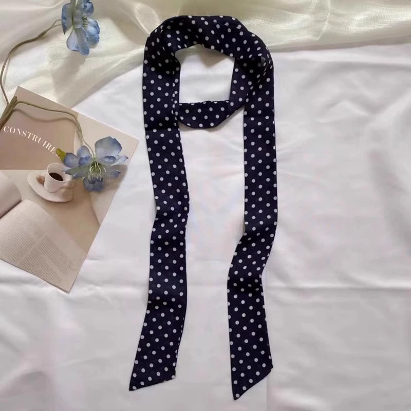 Черный ремень в горошек с джинсами, аксессуарами, шелковым шарфом, длинной шейной лентой, поясным шарфом, поясом для брюк, поясом.