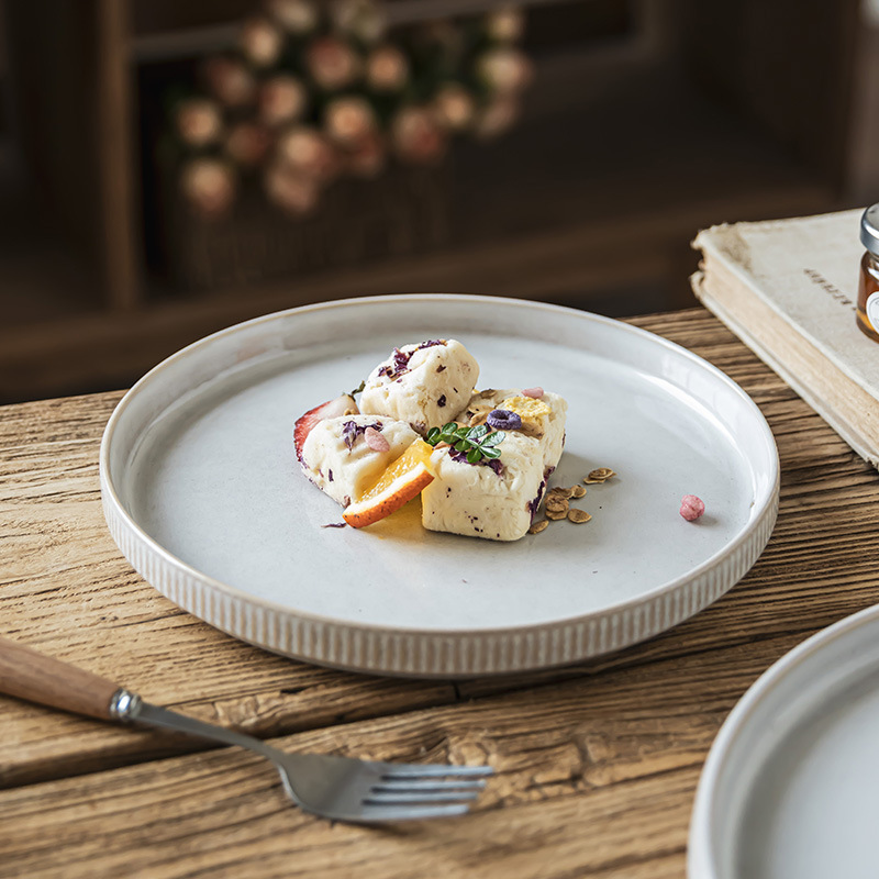 Plato de cerámica japonesa de alta calidad, plato de color sólido, plato de borde vertical exquisito, platos domésticos, platos redondos al por mayor