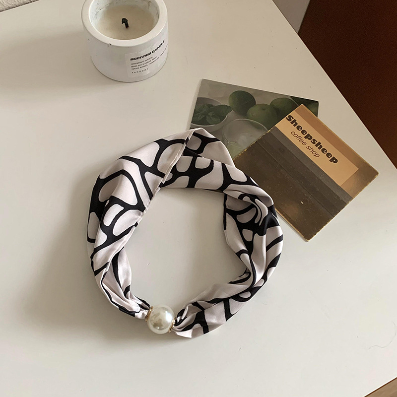 Bufanda de seda para mujer, sentido largo de alta calidad, primavera y verano, nueva versión coreana del collar de perlas de todo fósforo, bufanda de seda con hebilla magnética al por mayor