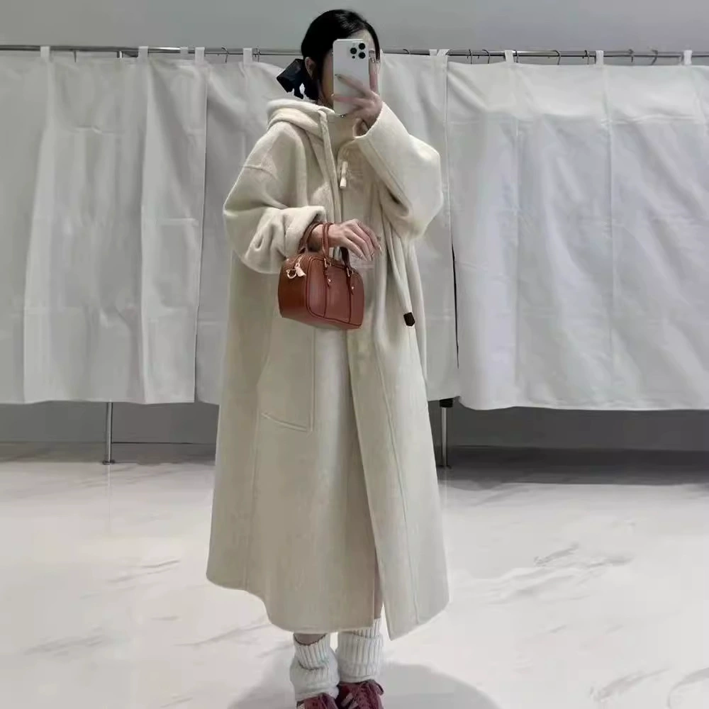 Корейская версия высокого класса с капюшоном длинная 2024 новая двухсторонняя кашемировая пальто женская роговая пряжка толстая шерстяная куртка