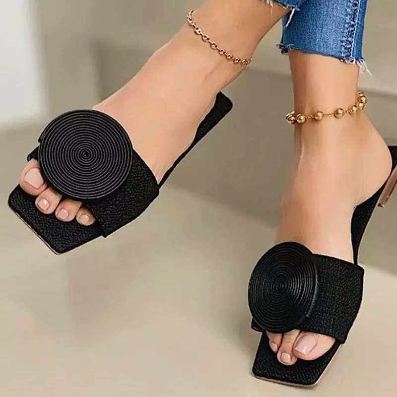 Трансграничная амазонка европейский и американский стиль моды большой размер круглой пряжки плоский нижний досуг пляжные сандалии женские внешнеторговые москитные женские туфли
