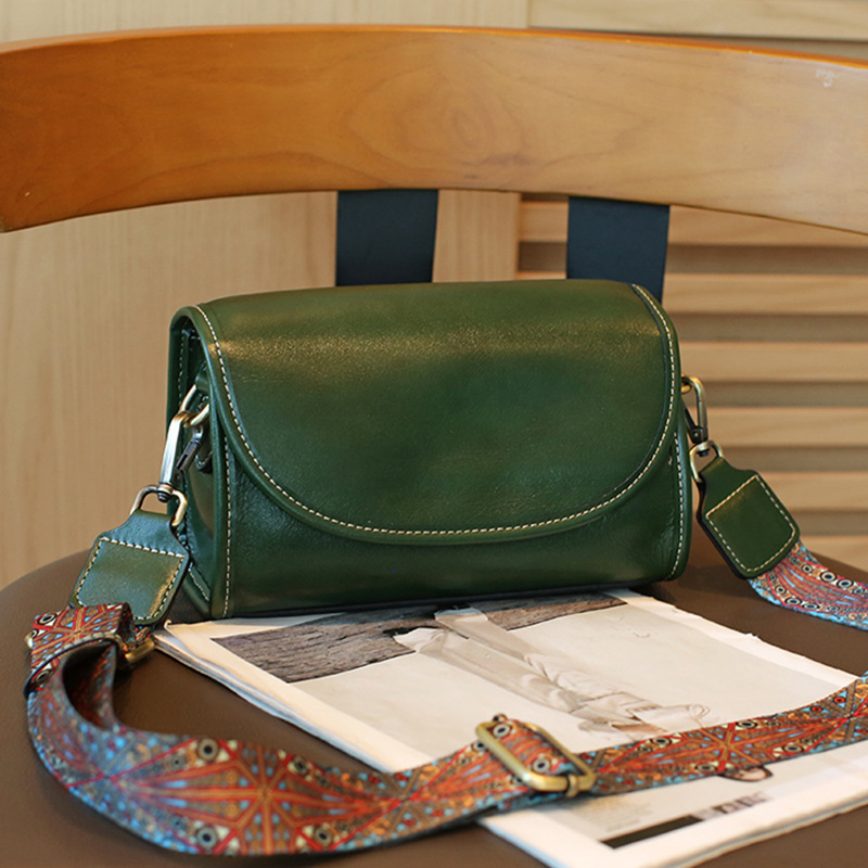 2024 nuevas bolsos de cuero retro para mujeres con capa de cabeza de piel de vaca bronceada vegetativa bolsos de hombro moda bolsos de hombro uno por uno