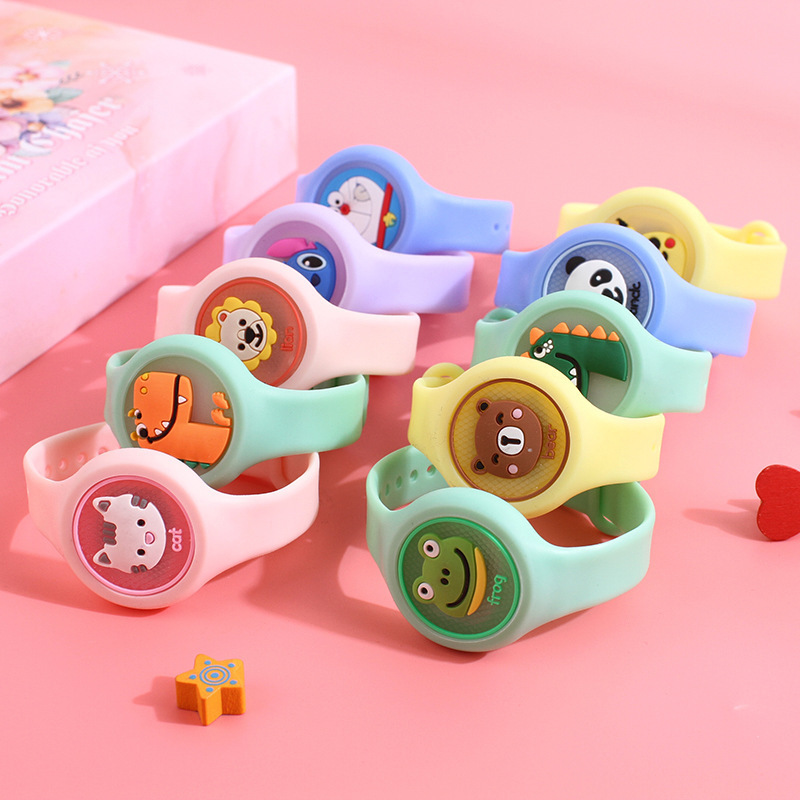 Children's luminous bracelet boxed cartoon flash children's watch portable outdoor rotating bracelet new manufacturer wholesale