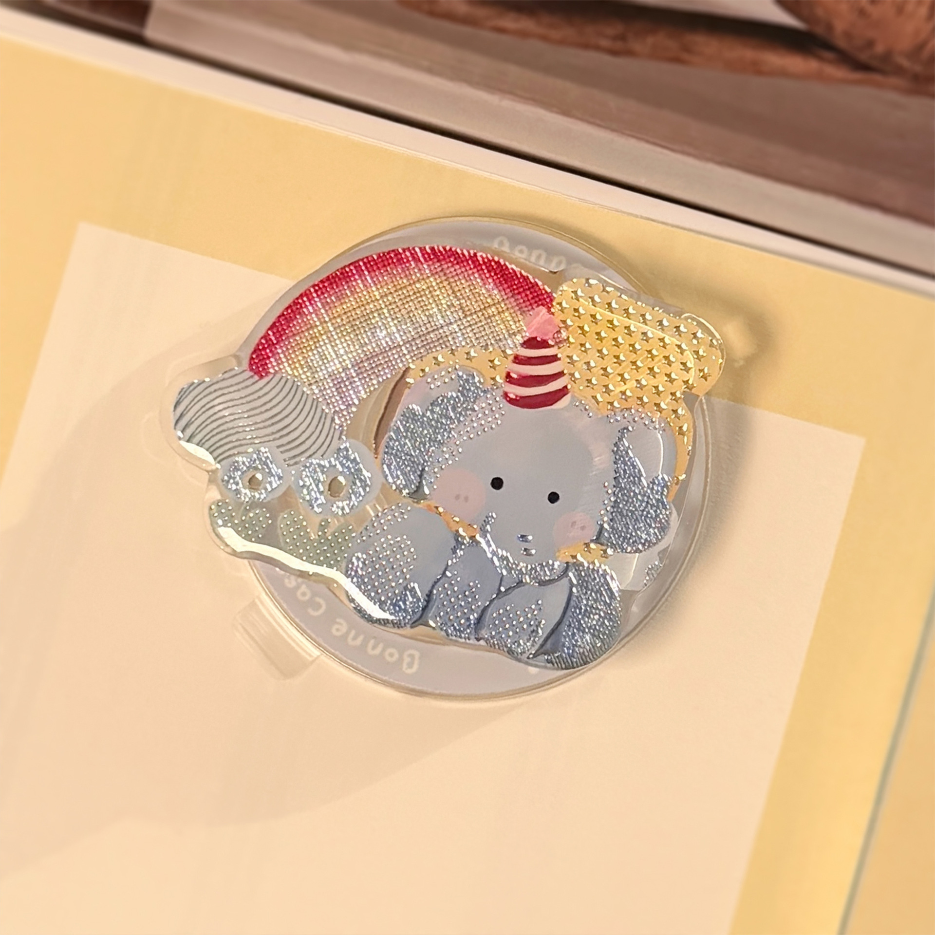 Ilustración de color de oro de lipa Magsafe succión de soporte personalidad caricatura de airbag portátil portátil