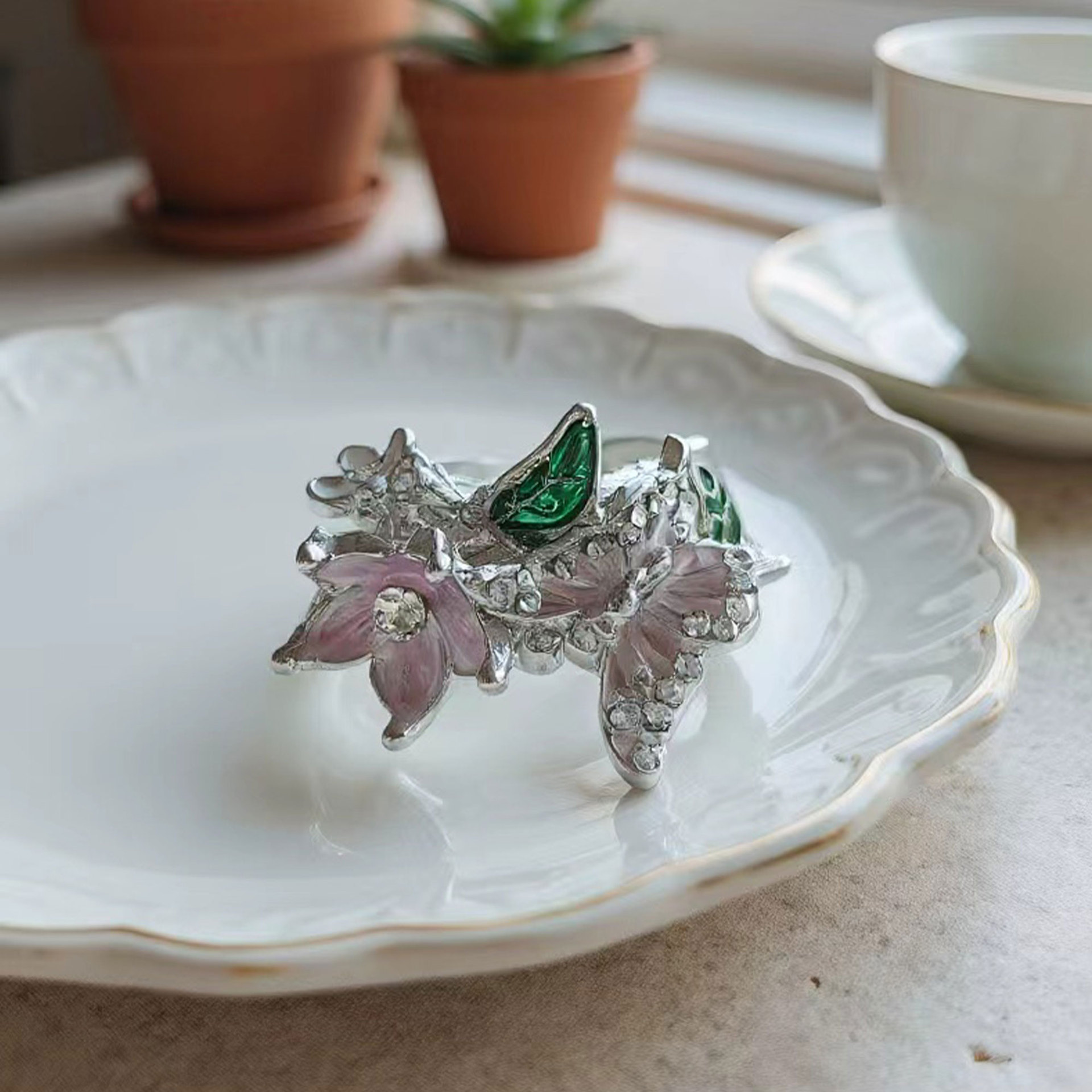 Glittrande designerring för kvinnor, elegant och bekväm_voghion.com