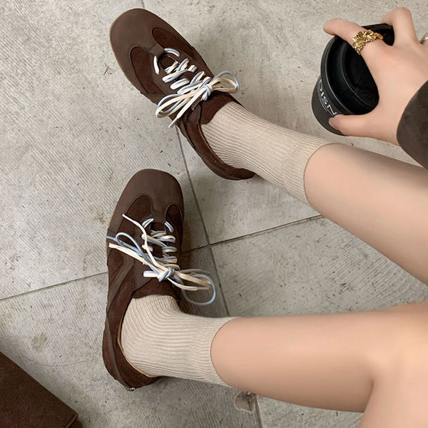 Autumn leather two-color retro sneakers with shoelaces