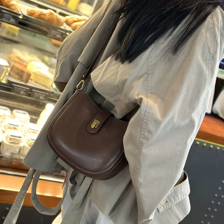 马鞍包包女2024秋冬新款单肩腋下包真皮女包斜挎包复古风软皮马鞍