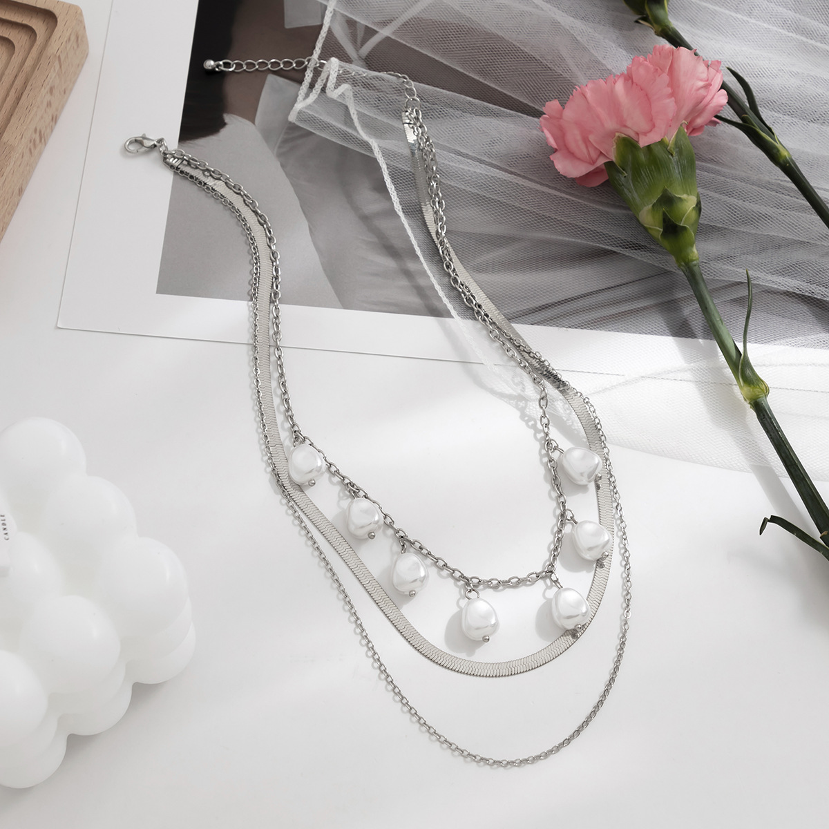 Collier avec pendentif en forme d'étoile en perles et perles artificielles de style métal_voghion.com