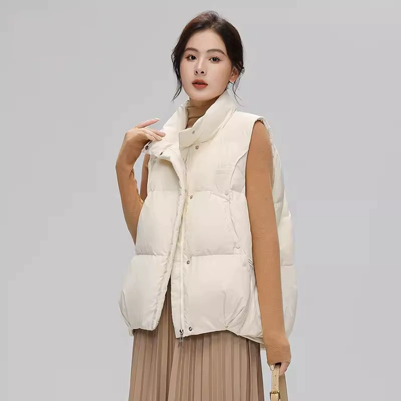 Женский пуховый жилет в корейском стиле, осень-зима 2025, новая легкая модель с воротником-стойкой, теплая верхняя одежда, модный жилет из белого утиного пуха