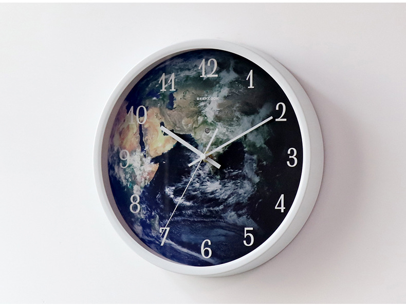 （地球款）12寸声控夜光金属挂钟_14.jpg