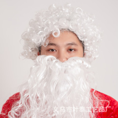 サンタクロースひげサンタクロースはかつらを飾ってクリスマスcos舞台は白いひげの道具を飾っている