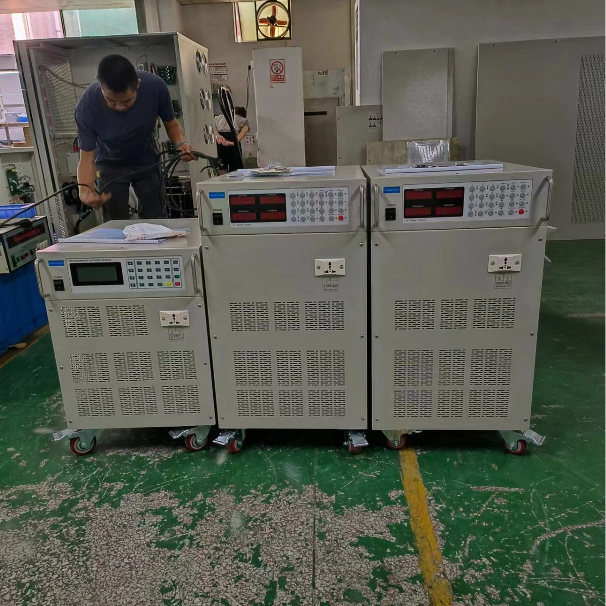 10KVA�̿ر�Ƶ��Դ��45HZ-200HZ�����ɵ���RS485ͨѶ����