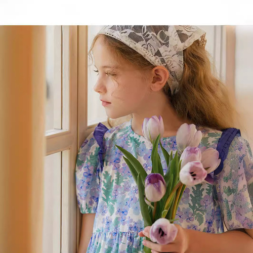 Summer dresses for girls, new items, featuring bubble sleeves, color-blocking, mulberry edges, sweet styles for middle to large children, with floral patterns.