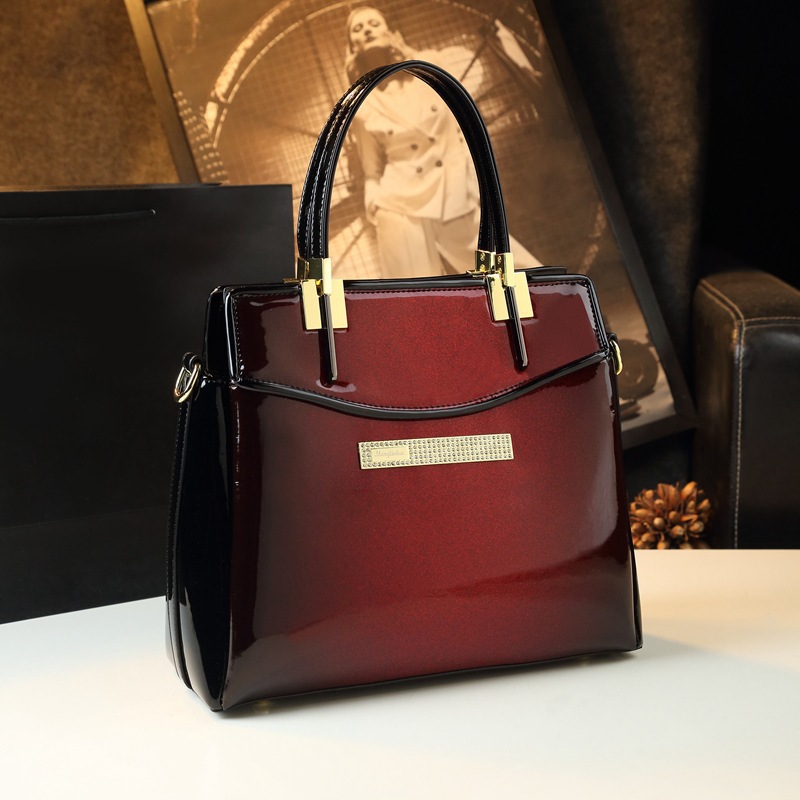 Bolso de mujer de mediana edad, bolso de madre, cuero de moda, bolso grande simple, 2024, nuevo bolso de mensajero portátil de gran capacidad