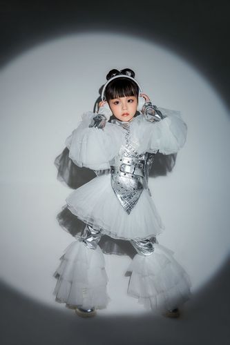 Future Tech boom of the girls take yuan universe wind catwalk model shows outfits for girls kids children catwalk warrior silver gauze performance clothing 