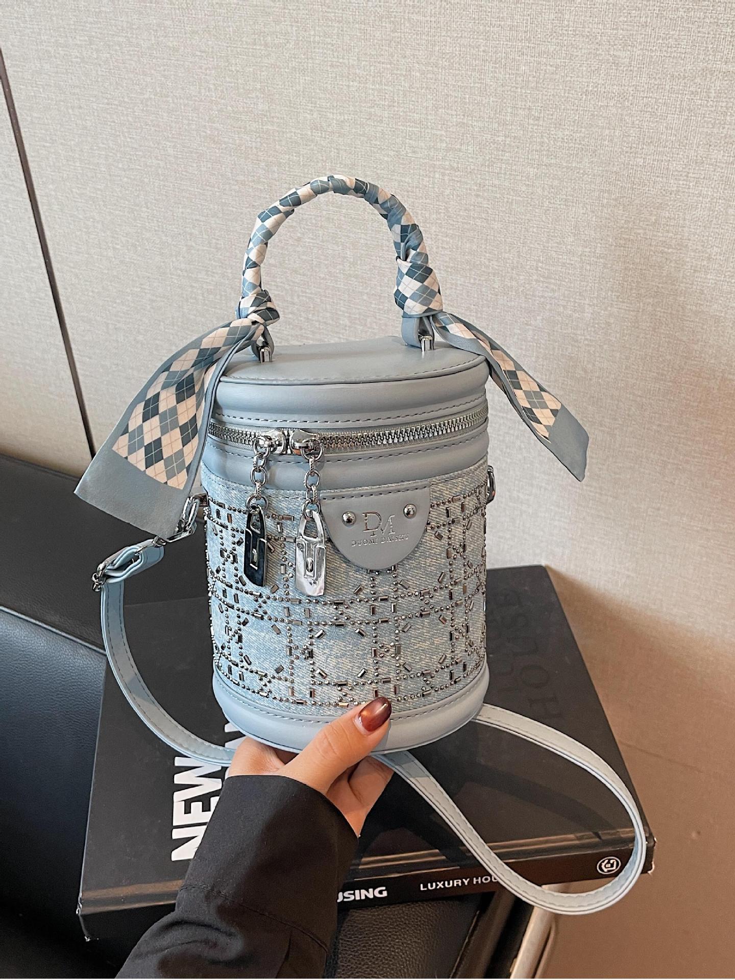 Bolso de cubo de mano de diamantes calientes de nicho popular de verano para mujer 2025 nuevo bolso de hombro de estilo occidental de moda bolso de mensajero de estilo explosivo