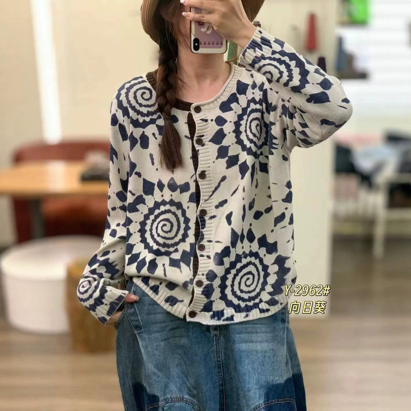Simple round-neck, relaxed-fit, comfortable, versatile, casual printed cardigan sweater