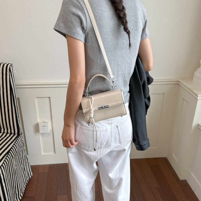 Bolsa de mano transfronteriza para mujeres 2026 nuevo bolso de hombro de verano de alta calidad retro bolso de mano de moda mochila