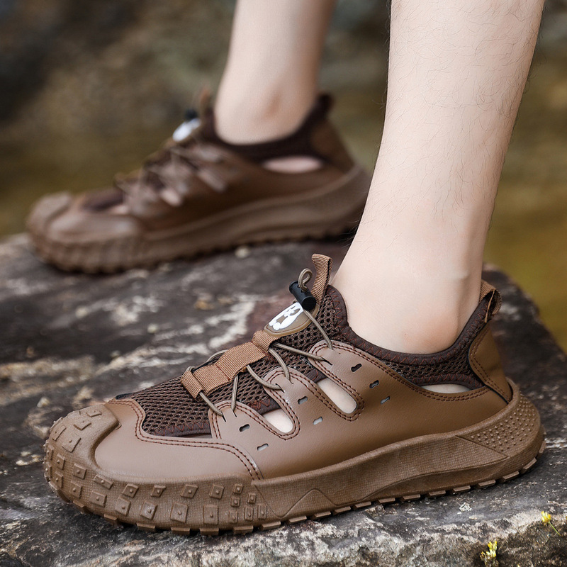 Summer Clogs Outdoor Closed-Toe Sandals Men's Casual Shoes Breathable Hollow Versatile Mesh Shoes Soft Sole Trendy Shoes