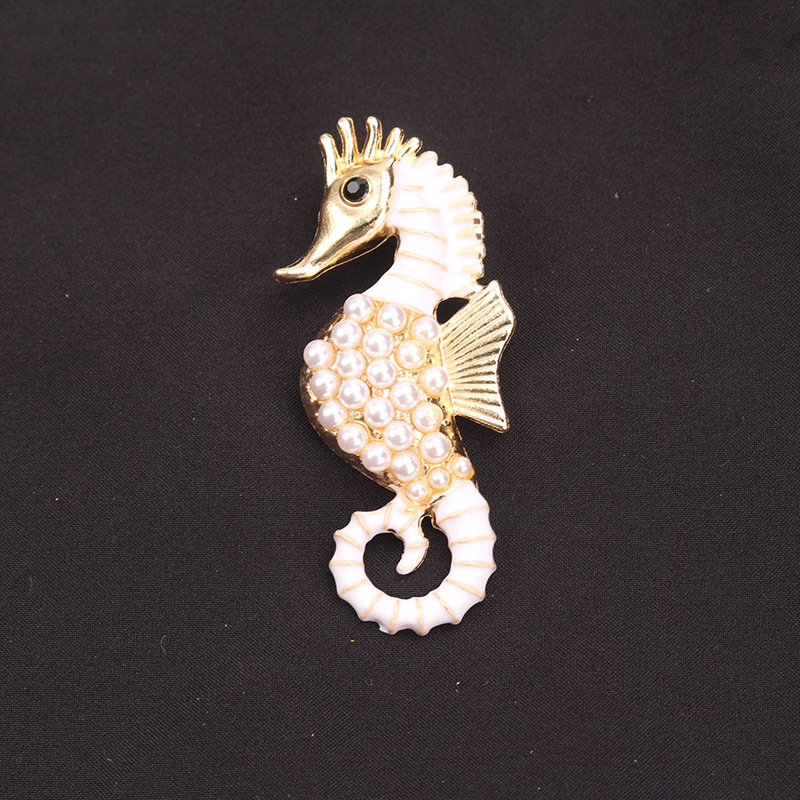 European and American Fashion Marine Animal Pins with Diamonds and Enamel Seahorse Brooches Alloy Badges Clothing Accessories Ready for Sale