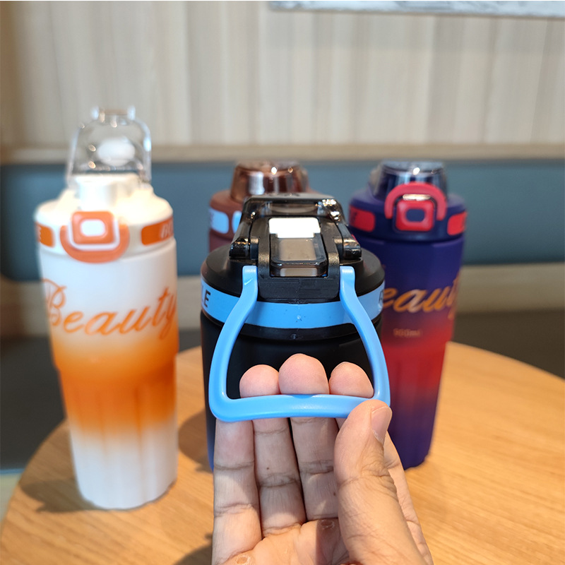 Al por mayor de alto valor visual de doble bebida taza de plástico portátil botella de agua deportiva de color gradiente hervidor de agua 900ml comercio electrónico transfronterizo