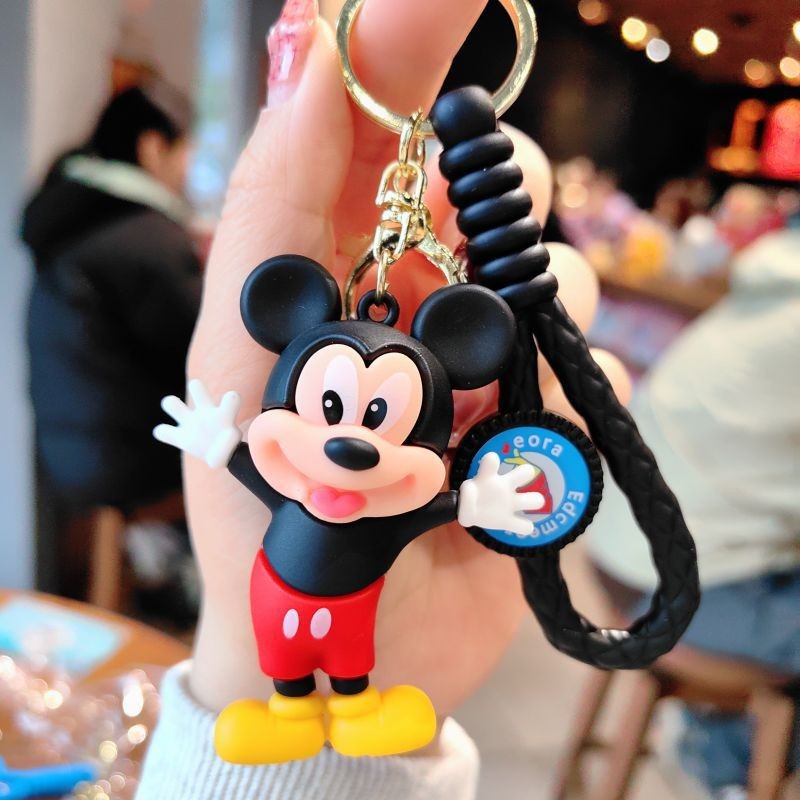 Dibujos animados pvc serie de anime llavero juego de marea muñeca llavero de coche bolsa colgante máquina de garra regalo al por mayor