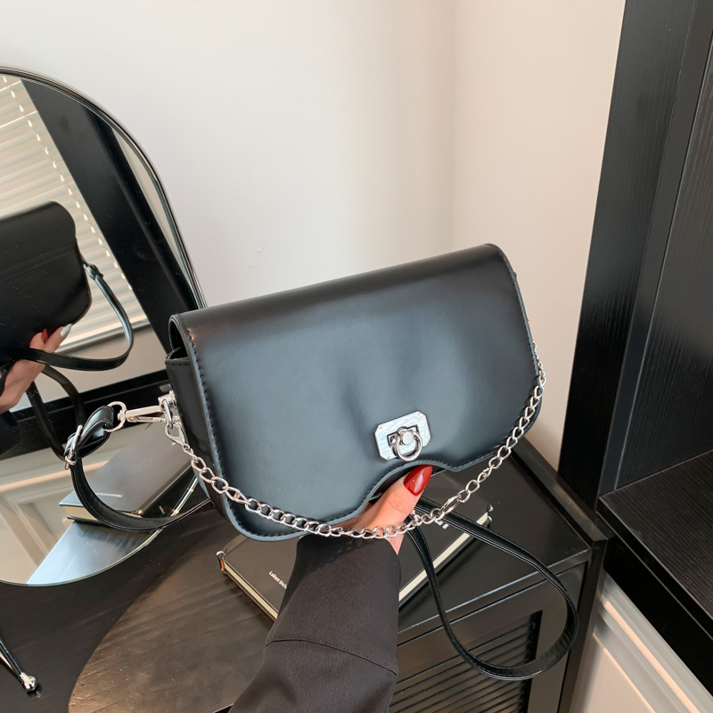 Bolso de hombro de color liso con diseño de axila coreana, sencillo y moderno, con diseño diagonal, para mujer, novedad de verano de 2024_voghion.com